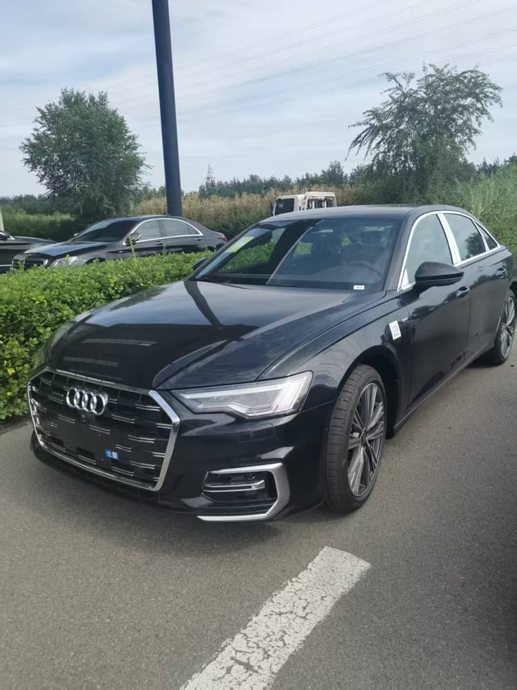 Audi A6L 2025 model changed to 45 TFSI dynamic model