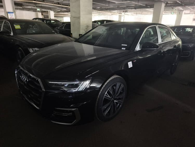 Audi A6L 2025 model changed to 45 TFSI quattro selected dynamic model
