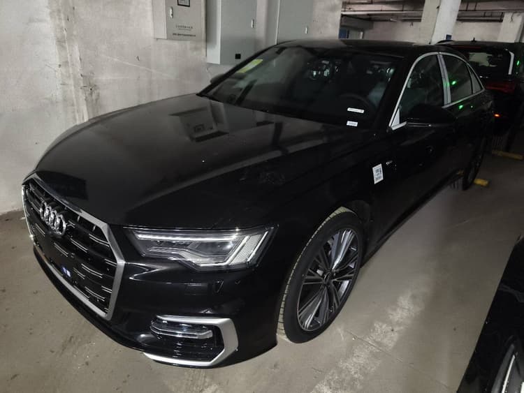 Audi A6L 2025 model changed to 45 TFSI quattro selected dynamic model