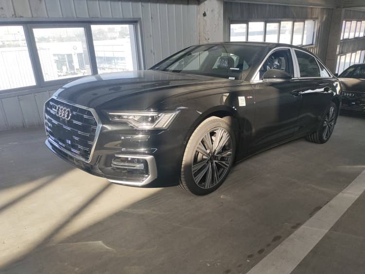 Audi A6L 2025 model changed to 45 TFSI quattro selected dynamic model