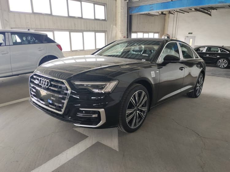 Audi A6L 2025 model changed to 45 TFSI quattro selected dynamic model