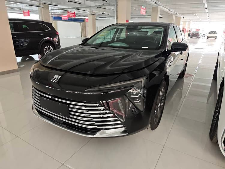 LaCrosse 2025 28T Platinum Edition