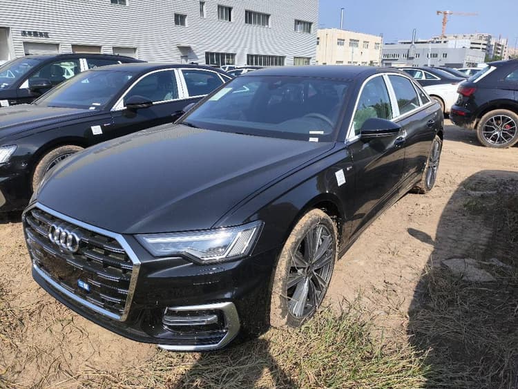 Audi A6L 2025 model changed to 45 TFSI quattro selected dynamic model