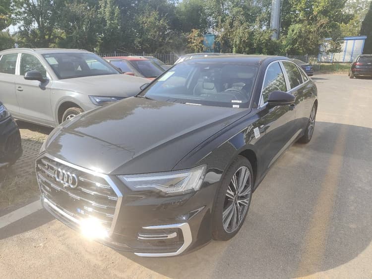 Audi A6L 2025 model changed to 45 TFSI quattro selected dynamic model