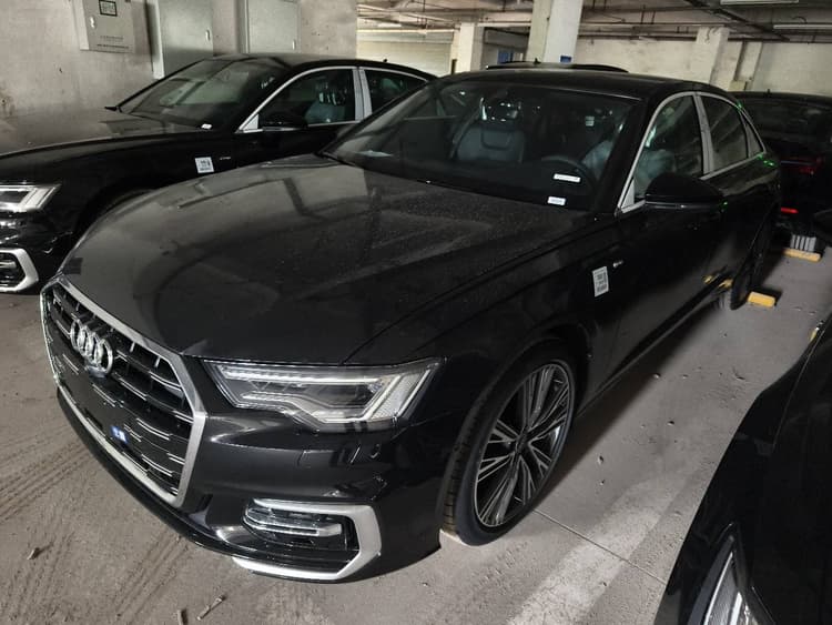 Audi A6L 2025 model changed to 45 TFSI dynamic model