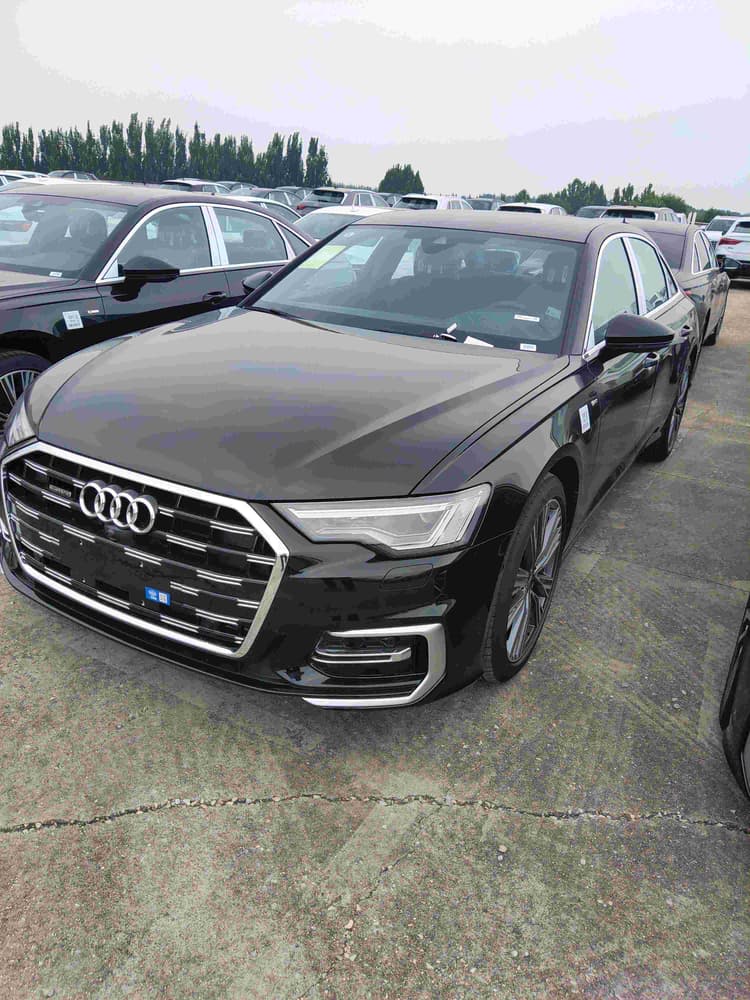 Audi A6L 2025 model changed to 45 TFSI quattro selected dynamic model