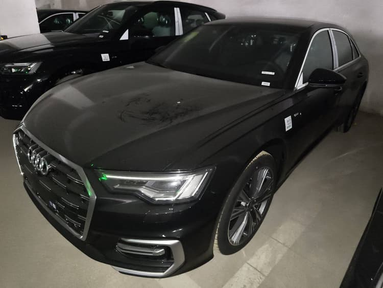 Audi A6L 2025 model changed to 45 TFSI quattro selected dynamic model