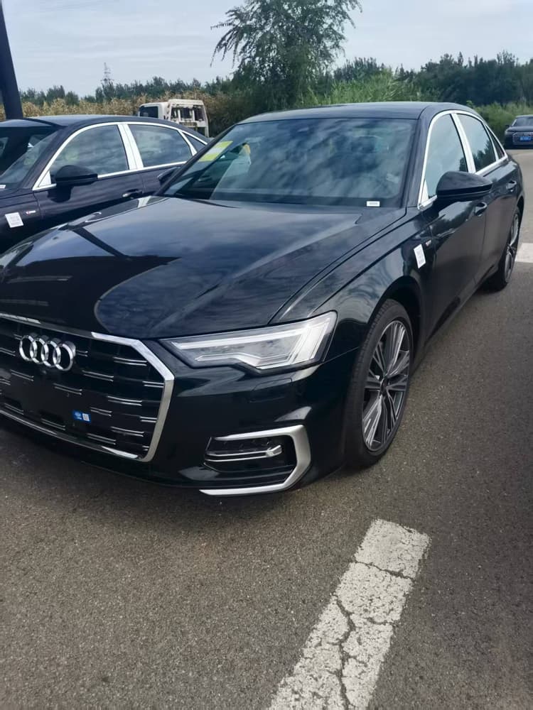 Audi A6L 2025 model changed to 45 TFSI quattro selected dynamic model
