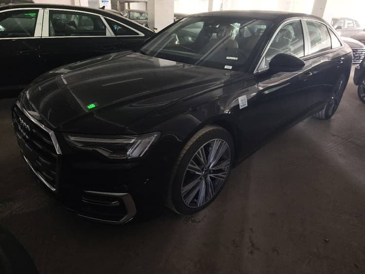 Audi A6L 2025 model changed to 45 TFSI dynamic model