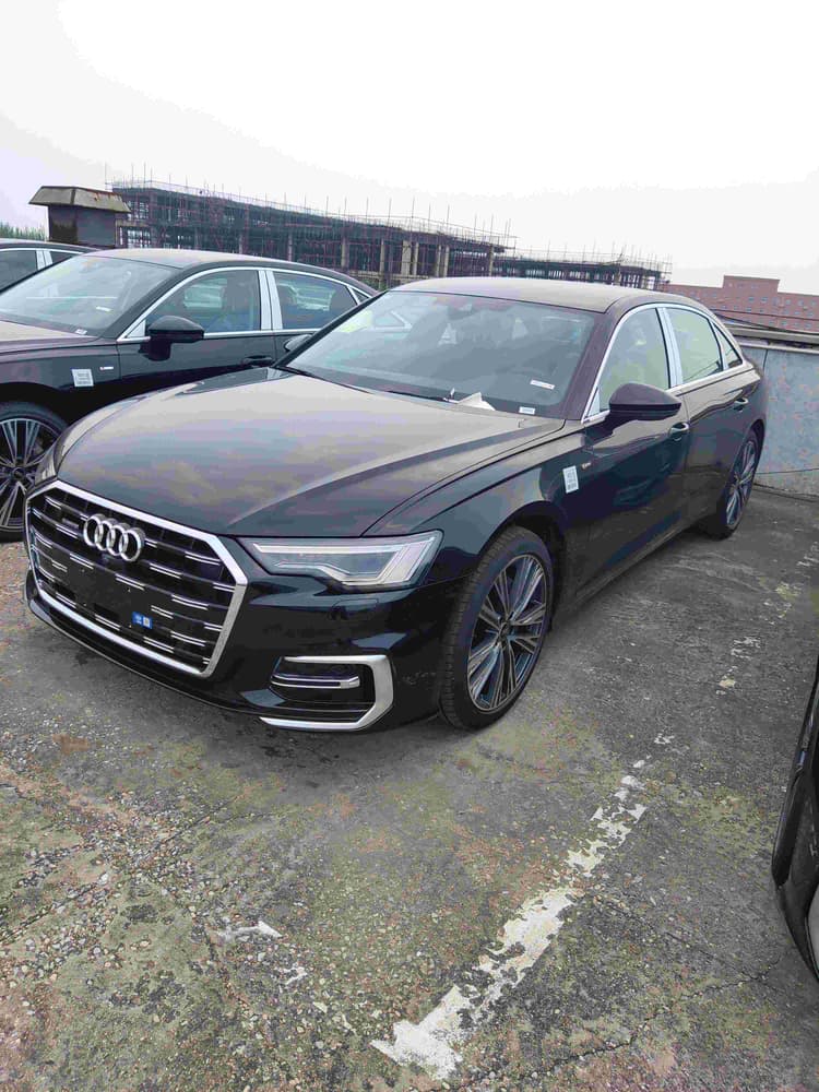 Audi A6L 2025 model changed to 45 TFSI quattro selected dynamic model