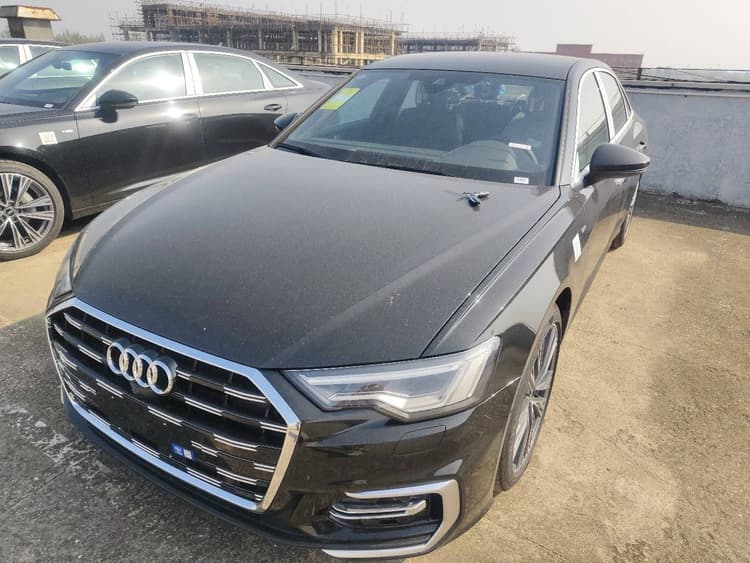 Audi A6L 2025 model changed to 45 TFSI dynamic model