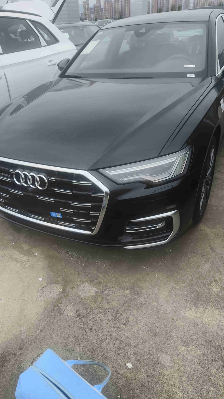 Audi A6L 2025 model changed to 45 TFSI quattro selected dynamic model