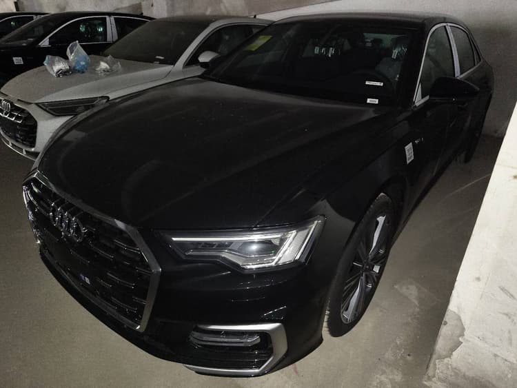 Audi A6L 2025 model changed to 45 TFSI quattro selected dynamic model