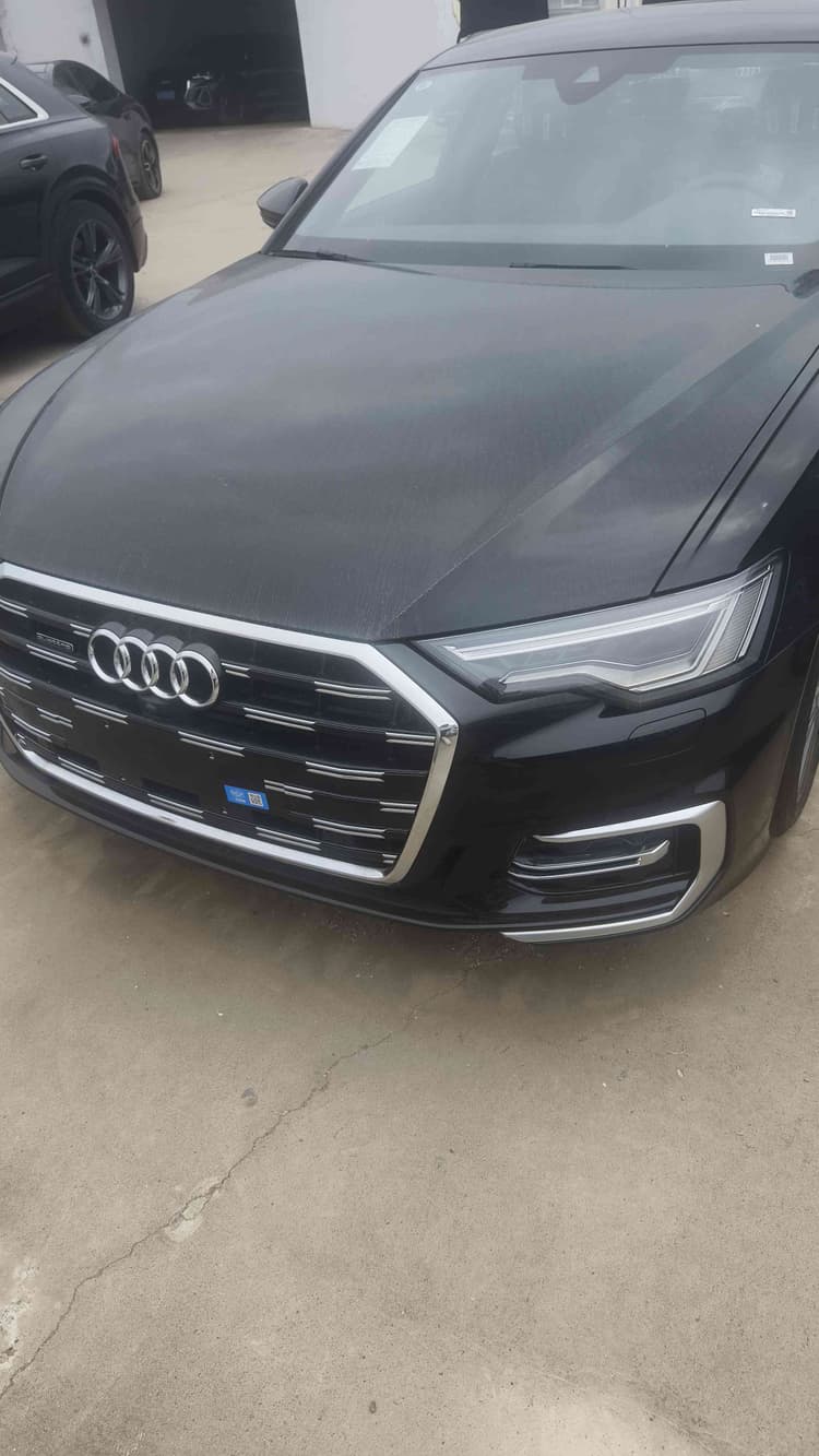 Audi A6L 2025 model changed to 45 TFSI quattro selected dynamic model