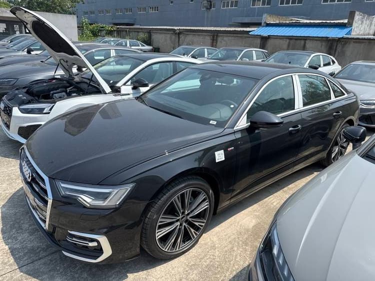 Audi A6L 2025 model changed to 45 TFSI quattro selected dynamic model