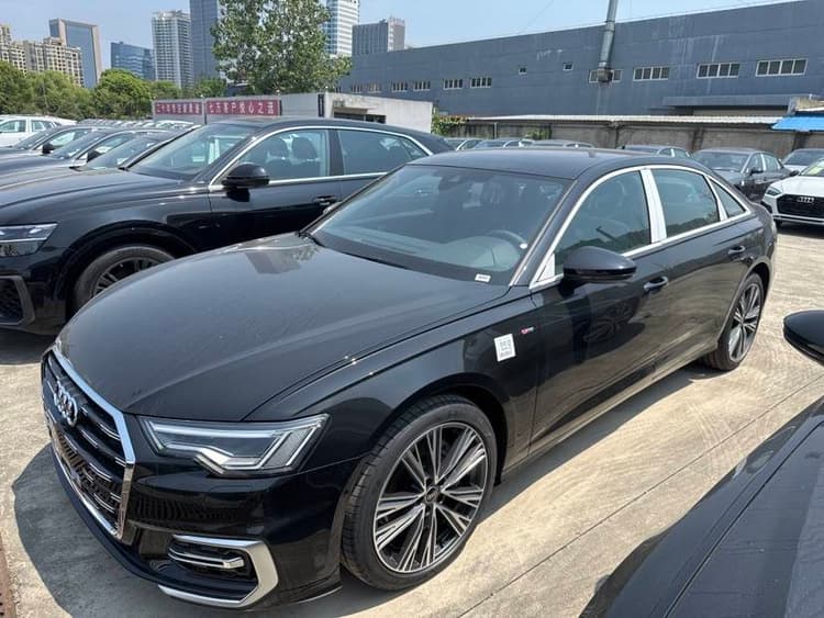 Audi A6L 2025 model changed to 45 TFSI quattro selected dynamic model