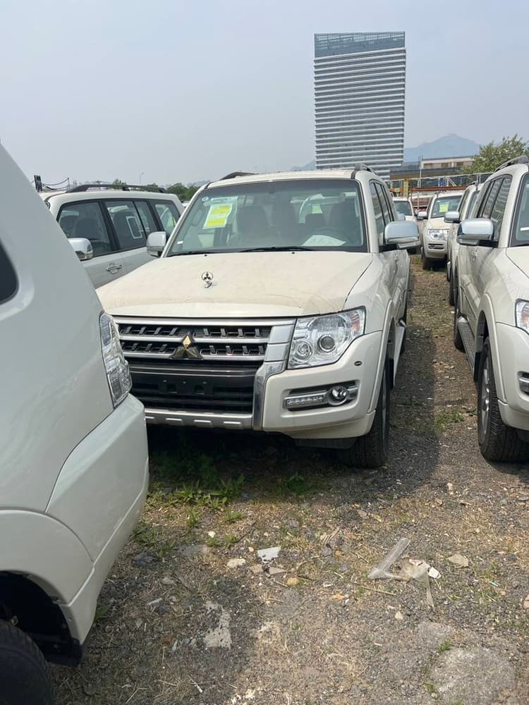 Mitsubishi Pajero V97 gold standard top with GLS