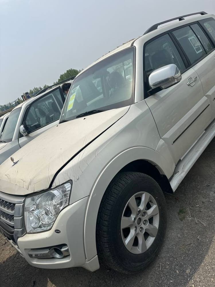 Mitsubishi Pajero V97 gold standard top with GLS