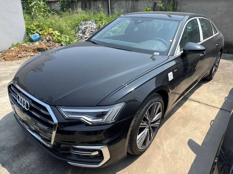 Audi A6L 2025 model changed to 45 TFSI quattro selected dynamic model
