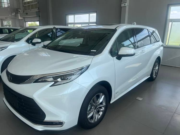 Saina SIENNA 2024 2.5L Hybrid Comfort Edition