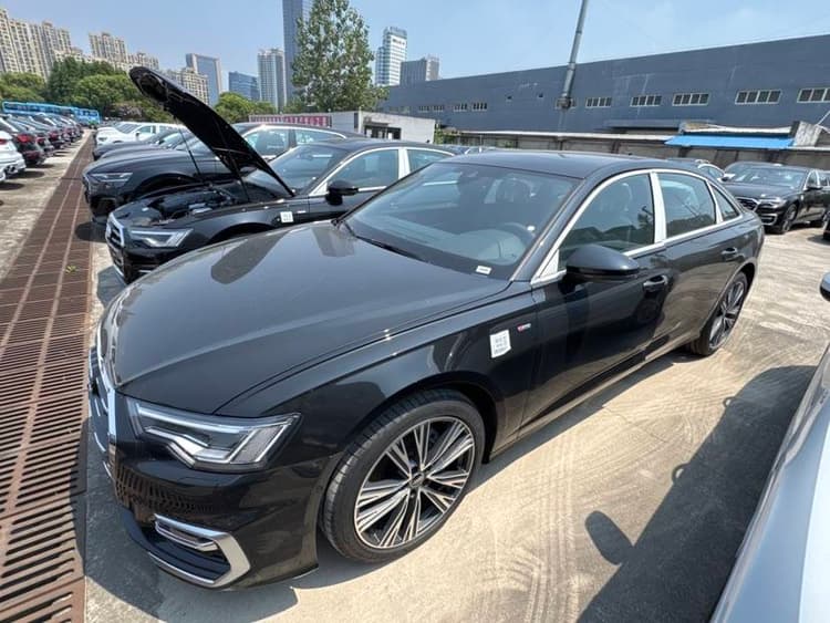 Audi A6L 2025 model changed to 45 TFSI quattro selected dynamic model