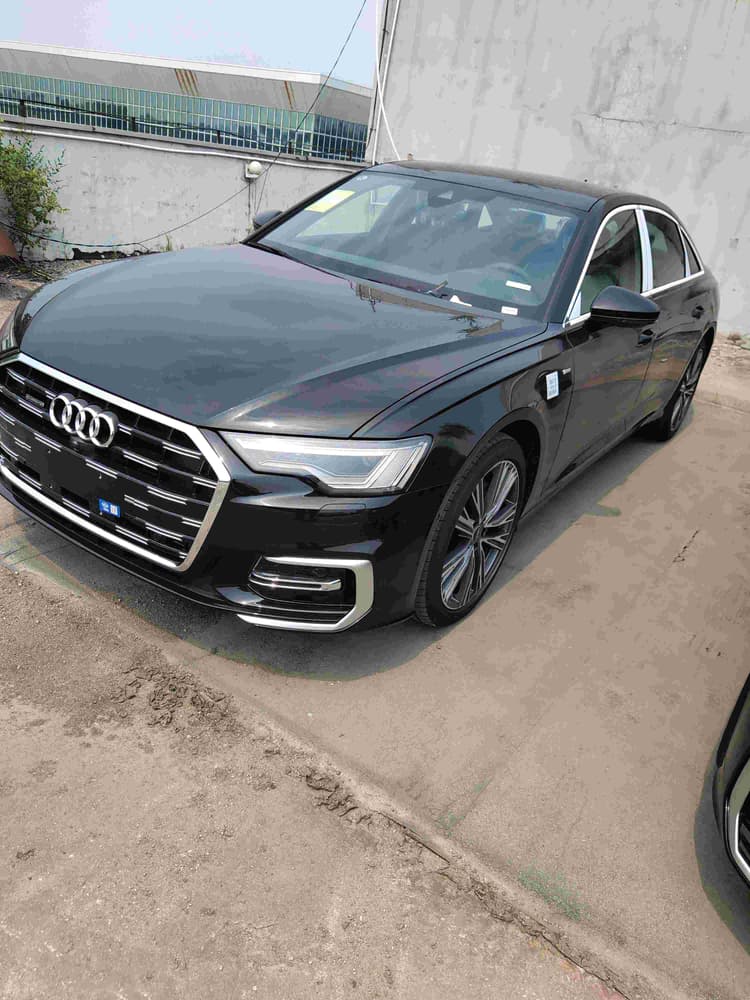 Audi A6L 2025 model changed to 45 TFSI quattro selected dynamic model