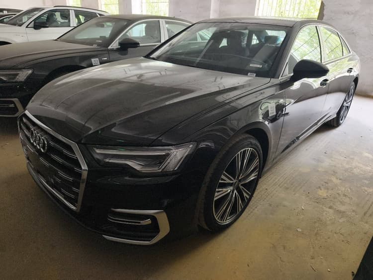 Audi A6L 2025 model changed to 45 TFSI dynamic model