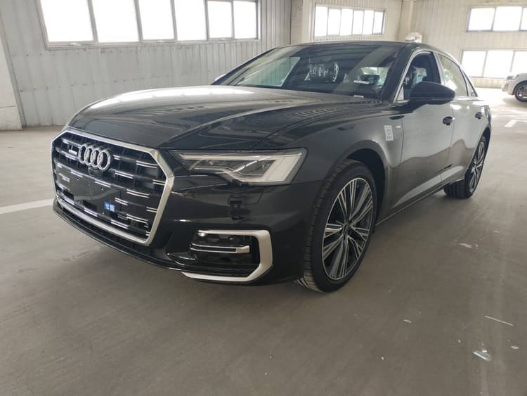 Audi A6L 2025 model changed to 45 TFSI quattro selected dynamic model