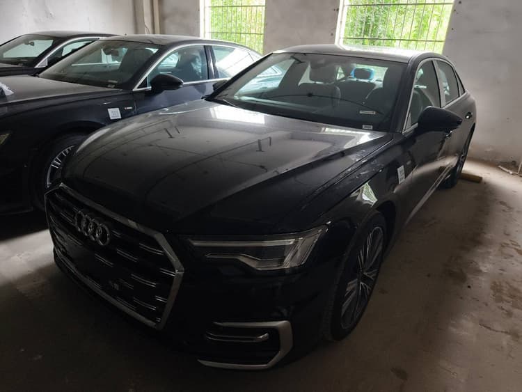 Audi A6L 2025 model changed to 45 TFSI quattro selected dynamic model