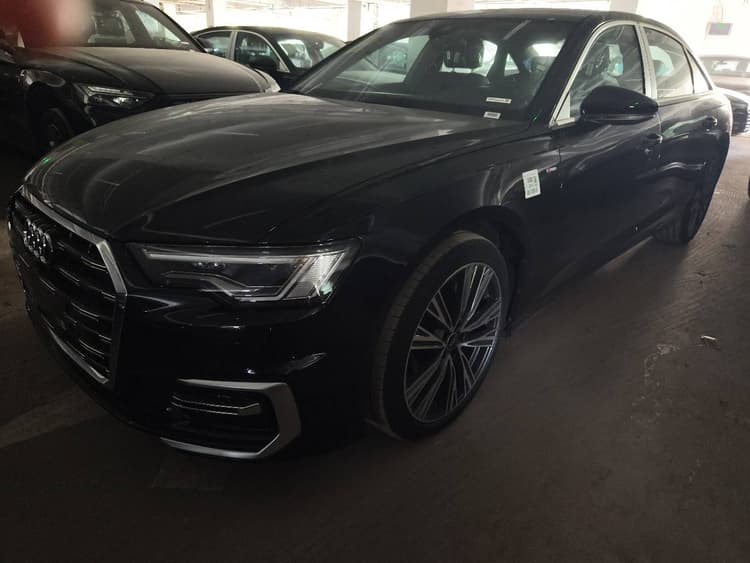 Audi A6L 2025 model changed to 45 TFSI dynamic model