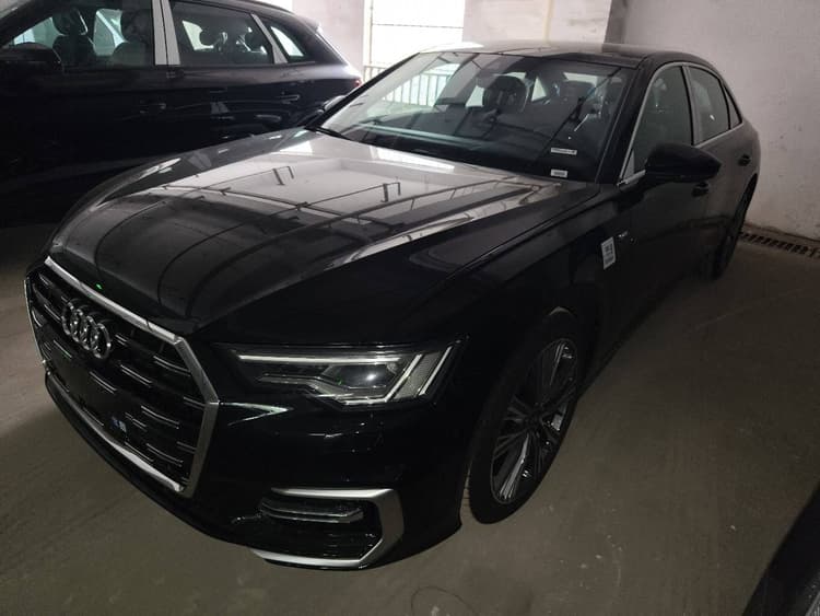 Audi A6L 2025 model changed to 45 TFSI dynamic model