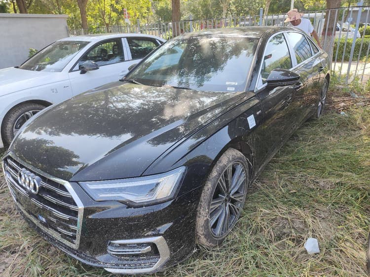 Audi A6L 2025 model changed to 45 TFSI quattro selected dynamic model