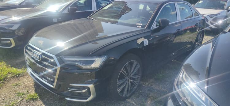 Audi A6L 2025 model changed to 45 TFSI quattro selected dynamic model