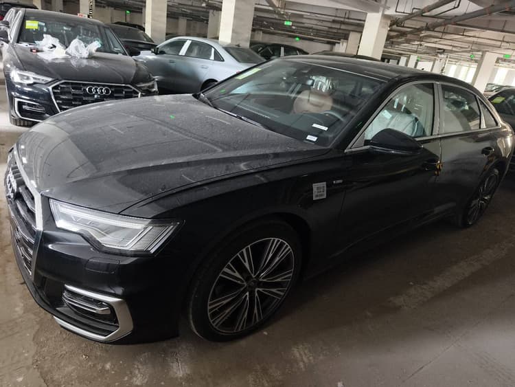 Audi A6L 2025 model changed to 45 TFSI quattro selected dynamic model