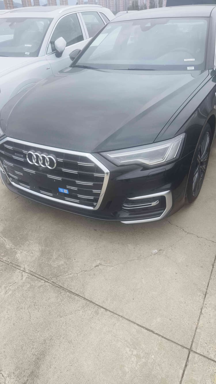Audi A6L 2025 model changed to 45 TFSI quattro selected dynamic model
