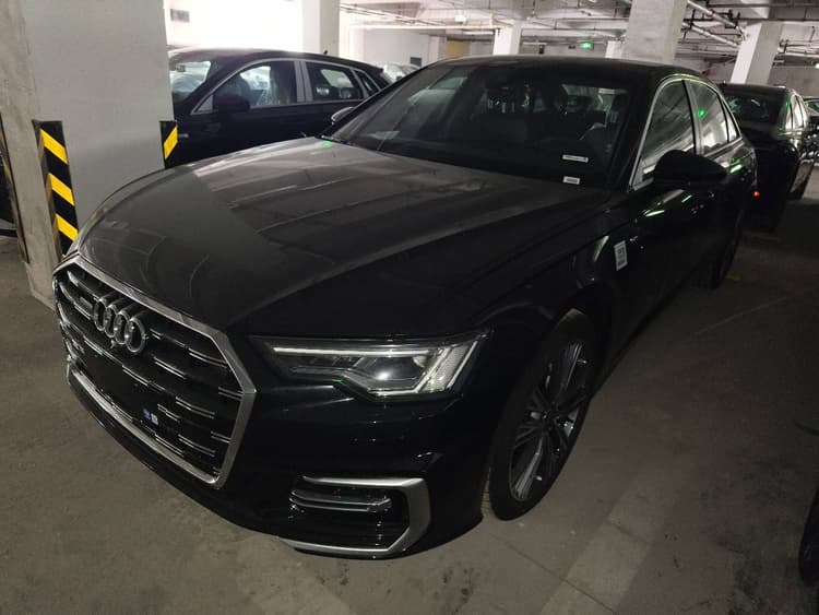 Audi A6L 2025 model changed to 45 TFSI quattro selected dynamic model
