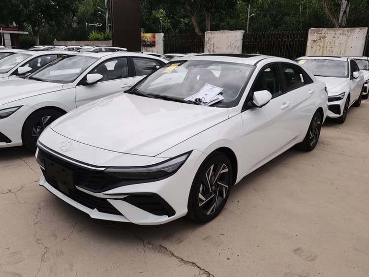 Elantra 2023 1.5L CVT LUX Premium Edition