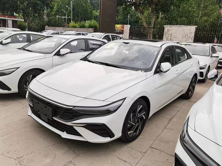 Elantra 2023 1.5L CVT LUX Premium Edition